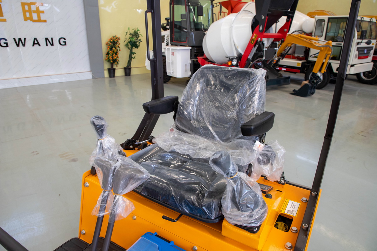 HW-18風(fēng)暴二號小型挖掘機(jī)